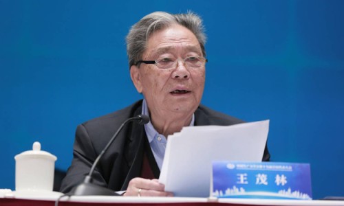 脸上突然长了很多小黑痣是什么原因-脸上突然长了很多黑痣什么原因引起的网 - 脸上突然起痘痘什么原因造成的,脸上突然出现很多痘痘什么原因